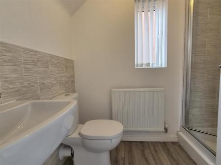 EN SUITE SHOWER ROOM/WC