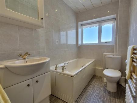 BATHROOM/WC