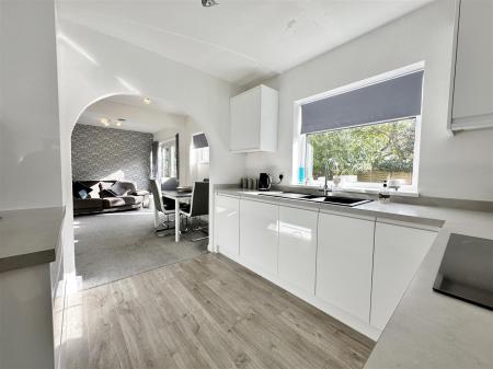 EXTENDED OPEN PLAN LIVING/DINING KITCHEN