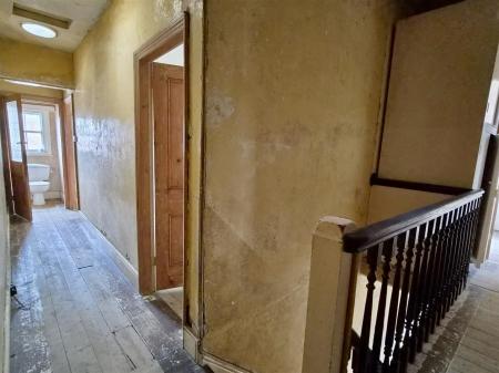 FIRST FLOOR LANDING