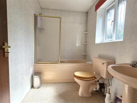 BATHROOM/WC