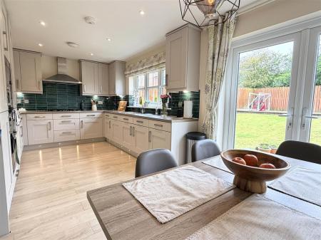 OPEN PLAN DINING KITCHEN