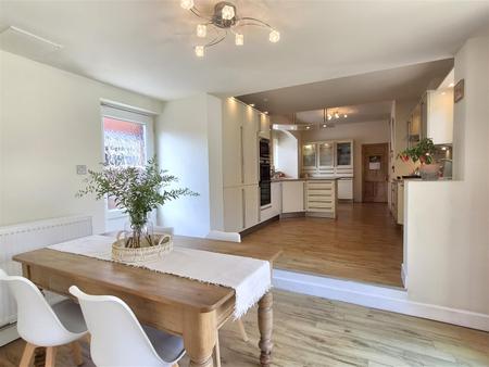 BREAKFAST-KITCHEN