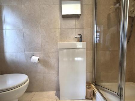 EN SUITE SHOWER ROOM/WC