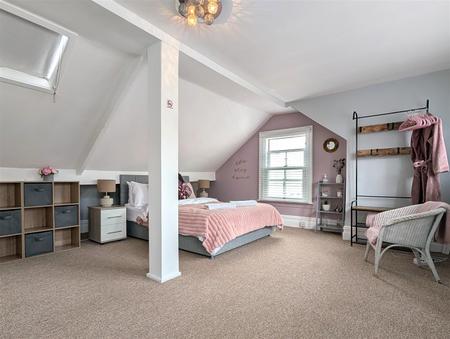 DOUBLE BEDROOM