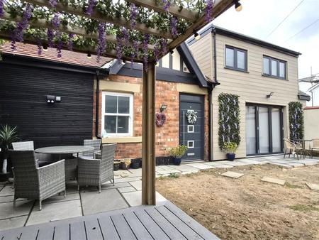THE COACH HOUSE
