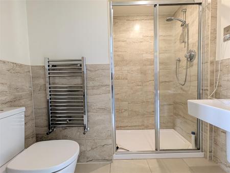 EN SUITE SHOWER/WC