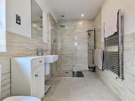 EN SUITE SHOWER/WC