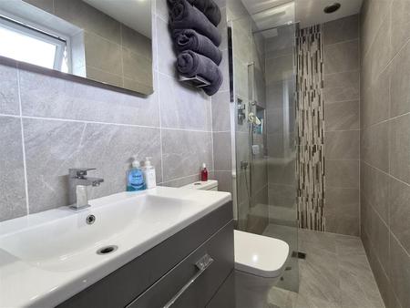 EN SUITE SHOWER/WC