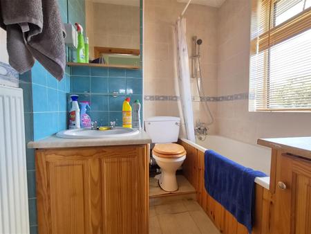 BATHROOM/WC