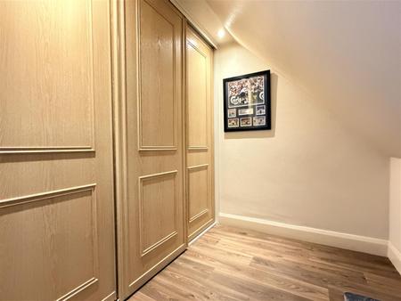 DRESSING ROOM