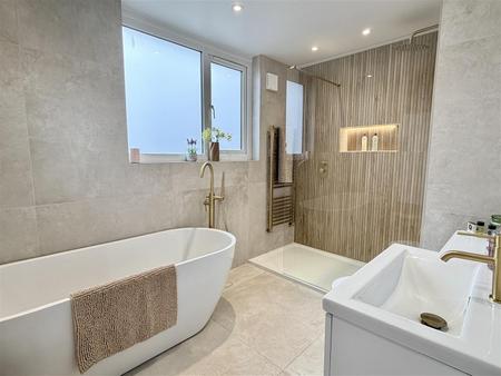 BATHROOM/WC