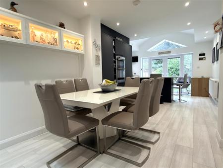 OPEN PLAN DINING KITCHEN