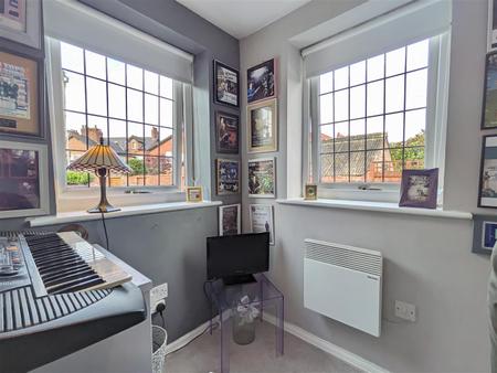 STUDY/DRESSING ROOM