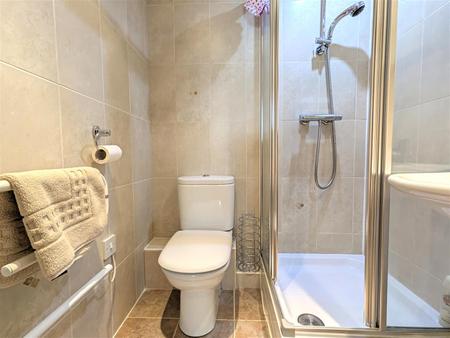 EN SUITE SHOWER/WC