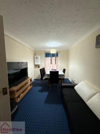 LOUNGE- FLAT 7