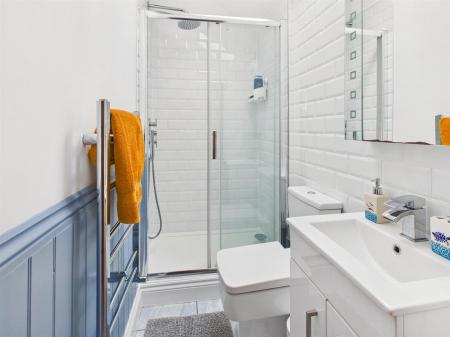 Axe Edge Green Farm - Shower Room