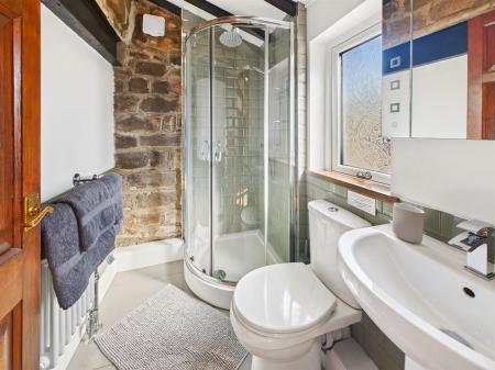 Axe Edge Cottage - Shower Room