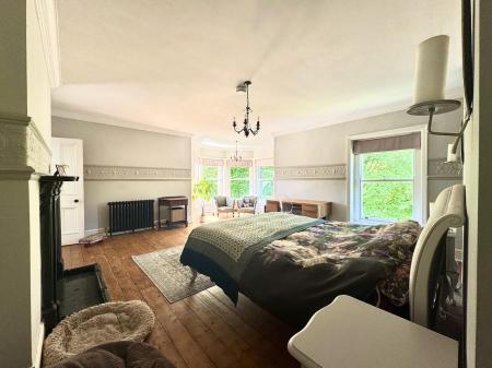 44 Green Lane Principal Bedroom.jpg