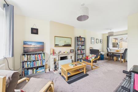 Lounge / Dining Area