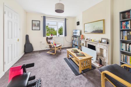 Lounge / Dining Area