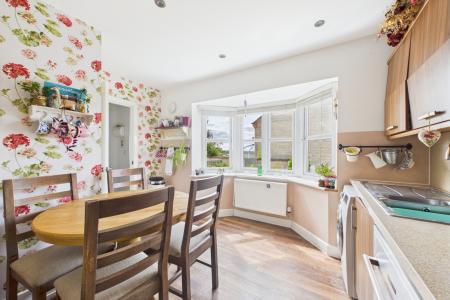 Kitchen / Dining Area
