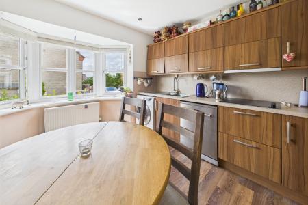 Kitchen / Dining Area