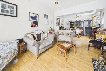 Lounge / Dining Area