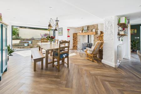 kitchen / Dining Area