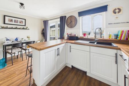 Kitchen/Dining Area