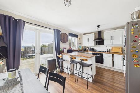 Kitchen/Dining Area