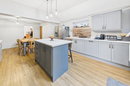 Kitchen / Dining Area