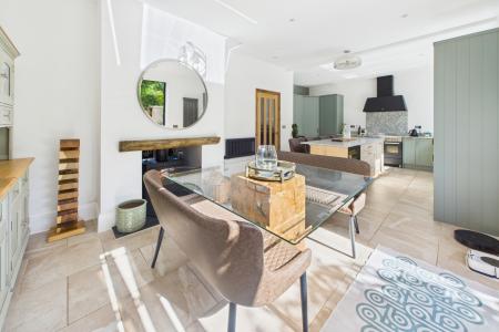 Kitchen / Dining Area