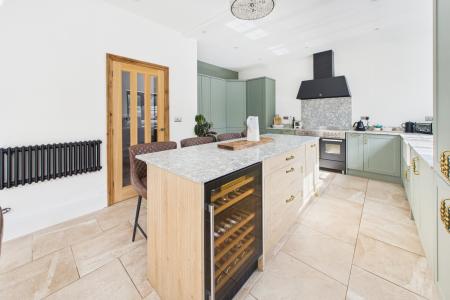 Kitchen / Dining Area
