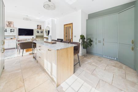 Kitchen / Dining Area