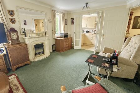 Lounge / Dining Area