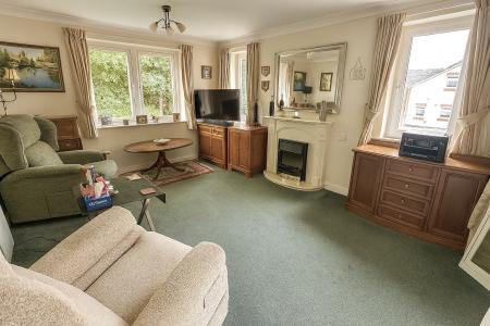 Lounge / Dining Area