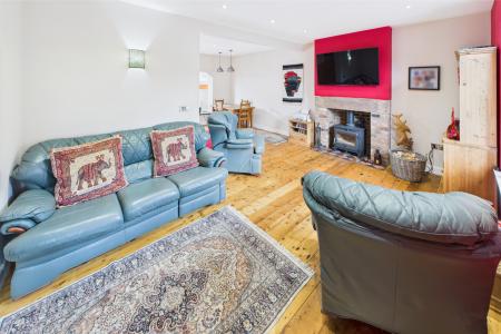 Lounge | Dining Area