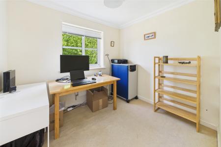Bedroom / Office