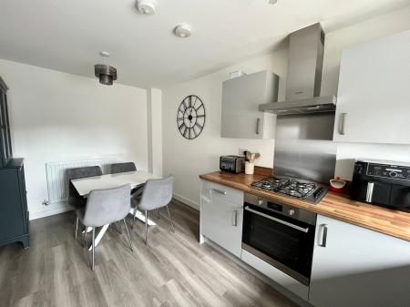 Kitchen / Dining Area