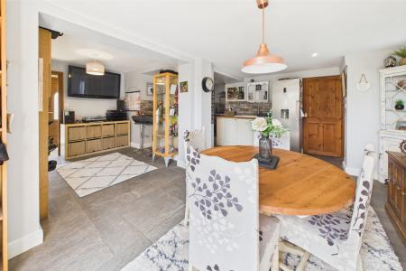 Kitchen / Dining Area