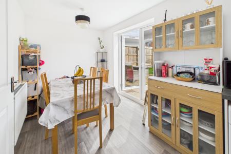 Kitchen / Dining Area