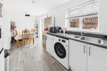 Kitchen / Dining Area