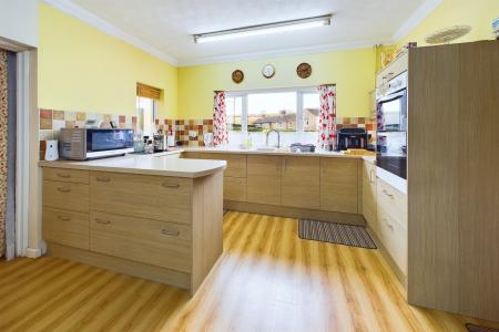 Kitchen / Dining Area