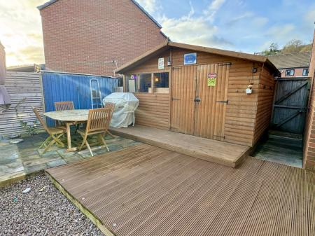 Shed / bar.