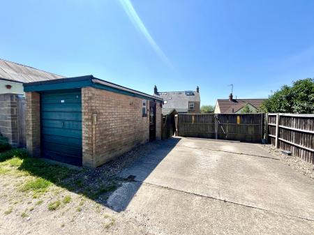 Garage & Parking