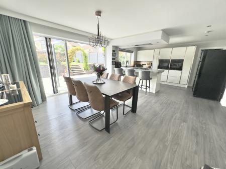 Kitchen / DIning Area