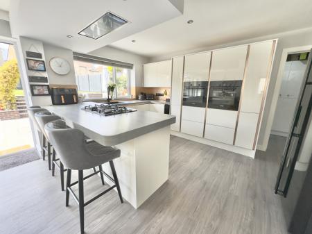 Kitchen / DIning Area