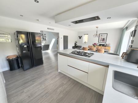 Kitchen / DIning Area