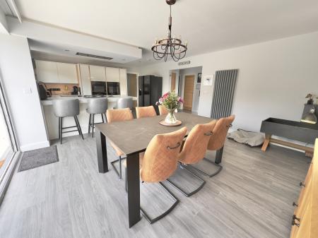 Kitchen / DIning Area